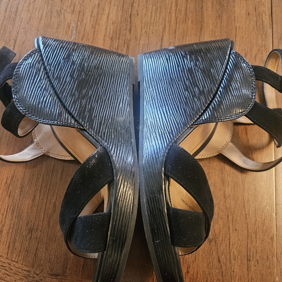 Vionic Black Strappy Wedge Sandals. Size 10 - Picture 6 of 6